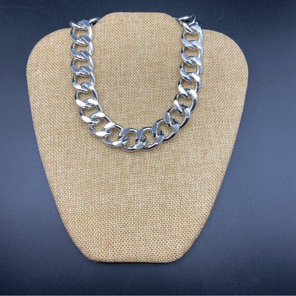 Chunky Silver Tone Chain Link Choker Necklace - Picture 2 of 6